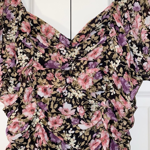 Floral ruched dress size 1X - Picture 4 of 8